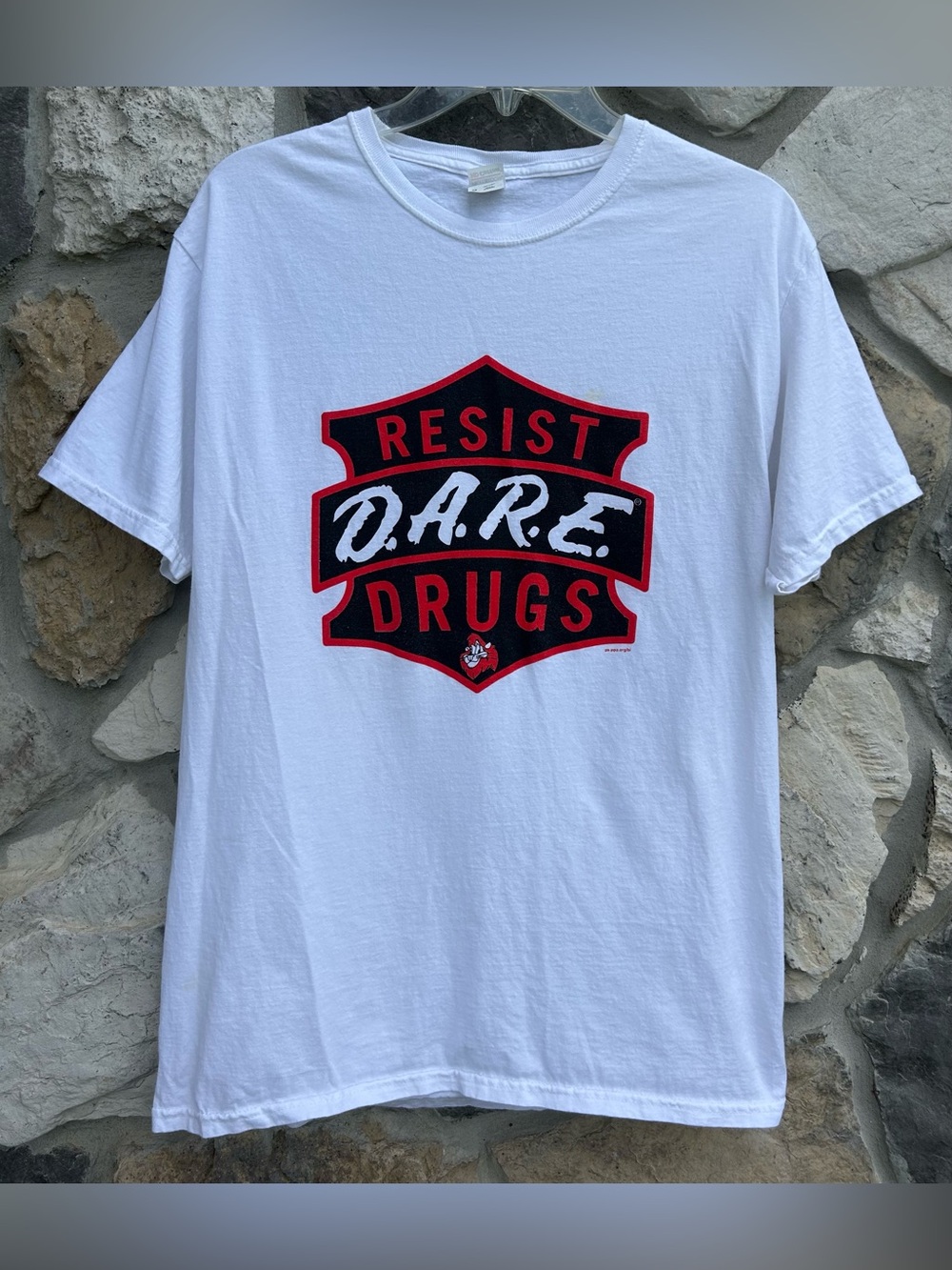 Vintage D.A.R.E. Tshirt Size M White Resist Drugs Front Hit Y2K Streetwear